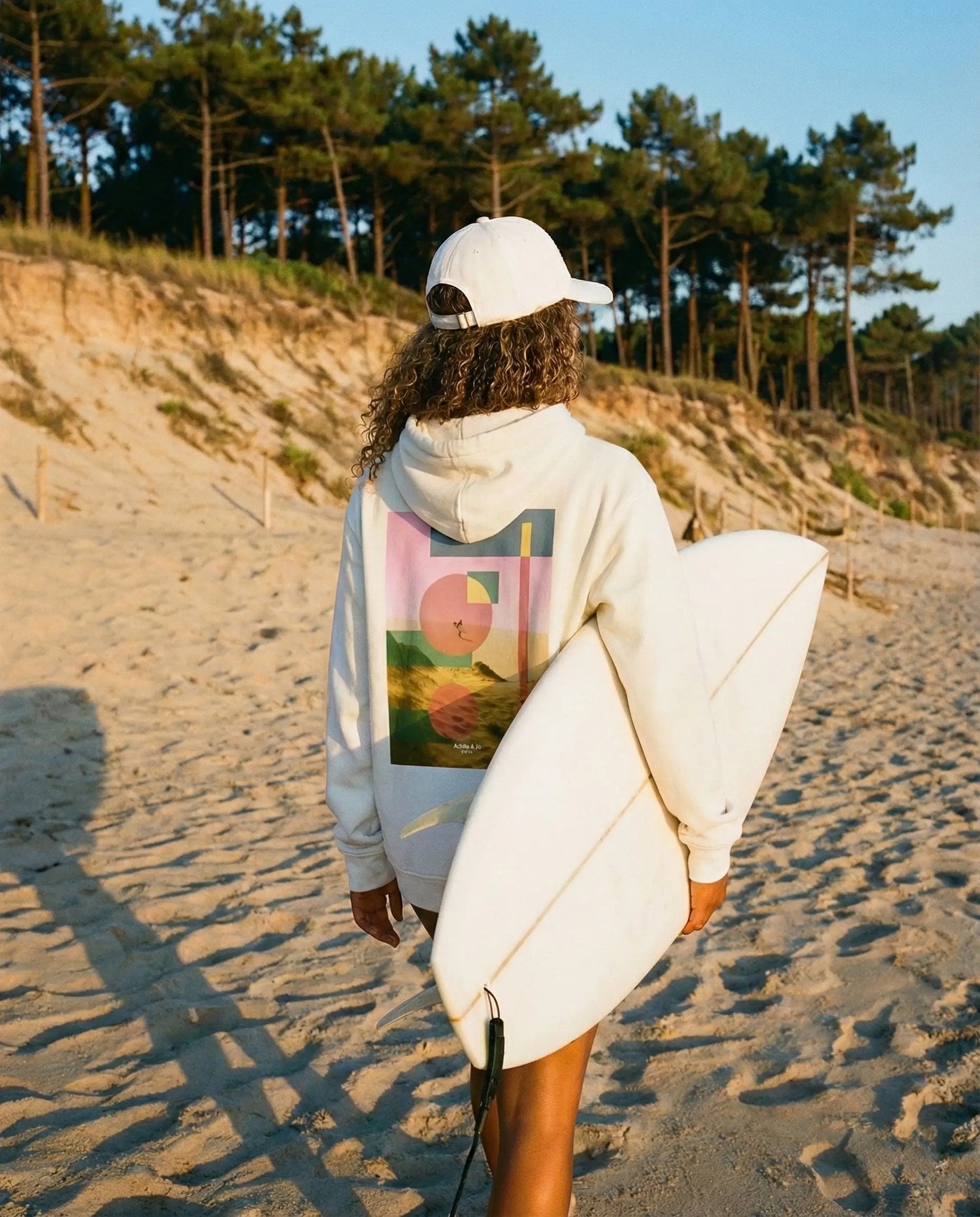 Jo_avec_hoodie_board_sous_le_bras
