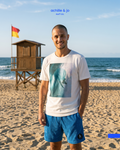 achille short et t-shirt sur la plage