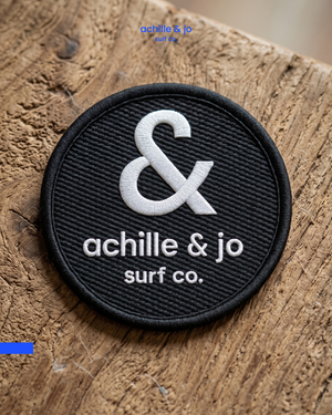 Patch tissé noir Achille & Jo Surf Co., offert dès la première commande
